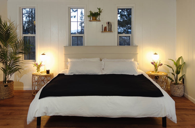 The black Pearl Venus Mat, sex blanket, organic cotton, 10-year guaranteed waterproof bed mat.